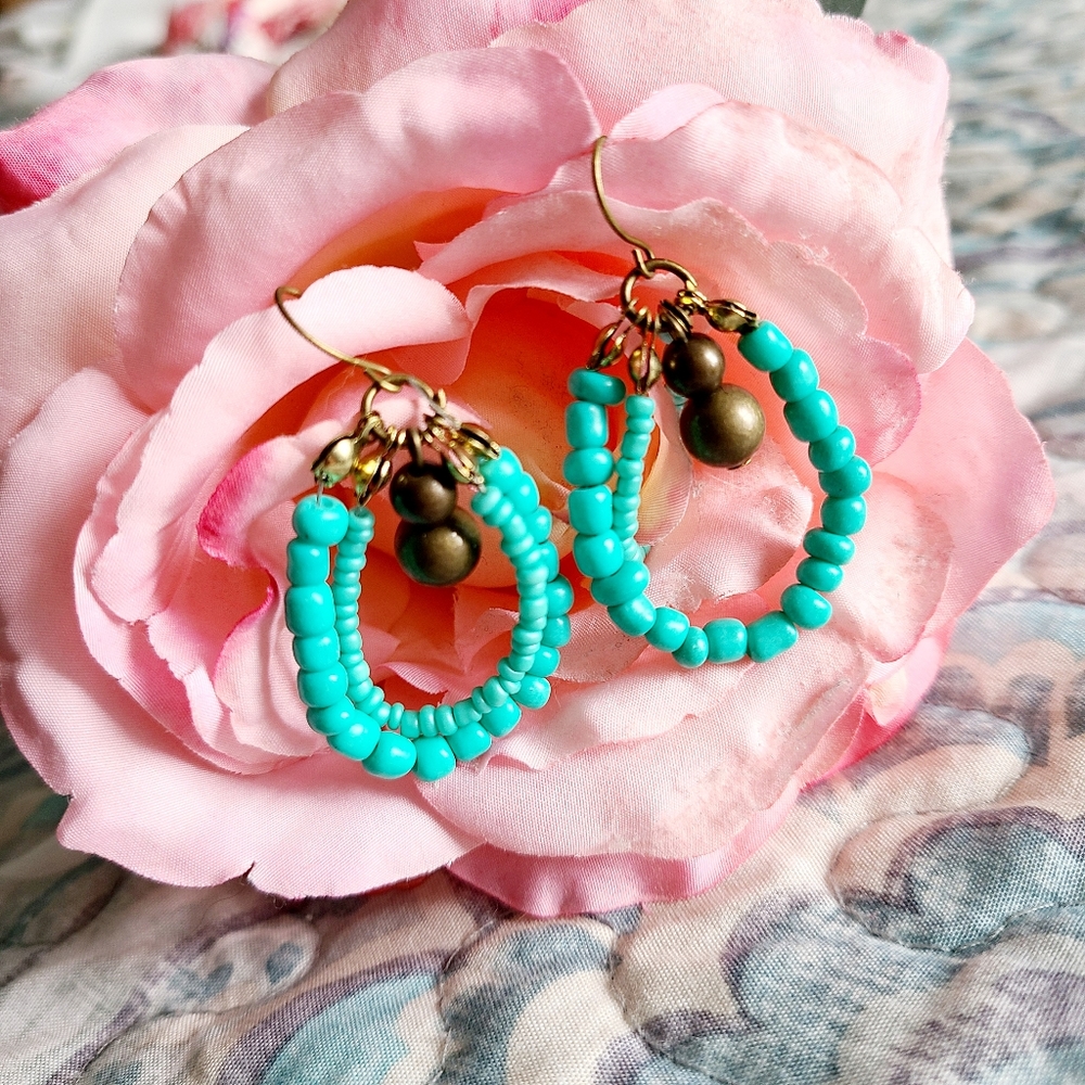 NWOT Beaded Teal Earings